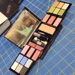 Malibu Glitz Multi-Color Makeup Palette Case New In Box